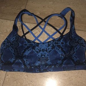 LULU LEMON “FREE TO BE WILD” SPORTS BRA SIZE 2/4